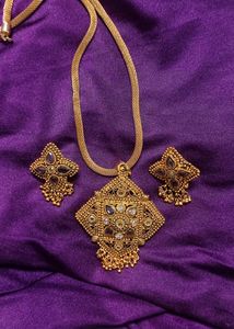 Golden Pendant Set With Chain