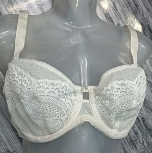 32 D Size Hot Look 💚