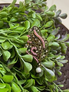 Vintage Inspired Pearl Drop Brooch