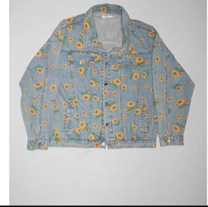Vintage Denim Jacket 🌻🧥