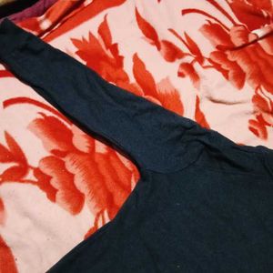 Stylish Black Pullover Sweatshirt