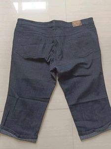 Black Capri Jeans
