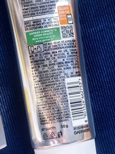 (Sunscreen + Face wash) Garnier Skin Set