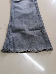 Stretchable Ripped Flare Jeans
