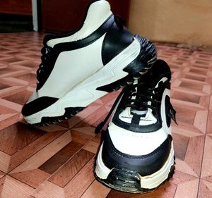 🔥Black & White Sneakers For womens🔥