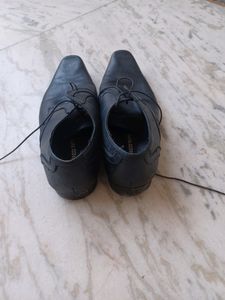 redtape black leather derby shoes for men. size is uk11. exact by measuring tape. 30cm. refer pics before buying