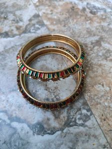 Vintage Style Gold Tone Bangle Set