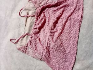 pink top