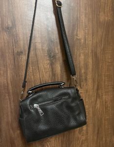 Black &#39;Supteme&#39; Sling bag