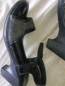 Black Slingback heeled sandals