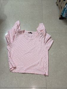 pink top