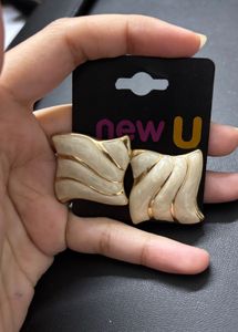 Elegant White &amp; Gold Earrings