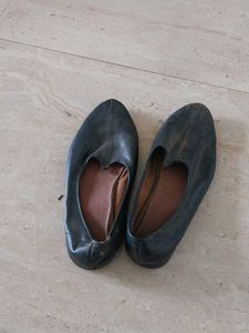 I Am Selling All Shoes At 3000