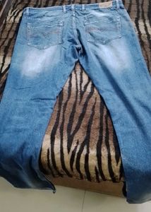 hi I want to sell this jean branded