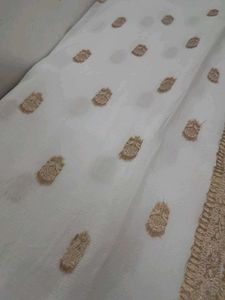 Elegant White &amp; Gold Banarasi Saree