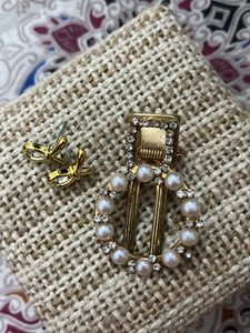 Combo Of Earring And Clutcher