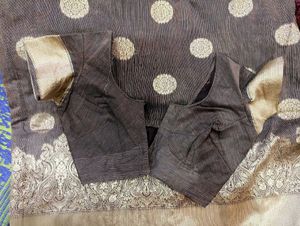Beautiful Brown Saree With Blouse For Women