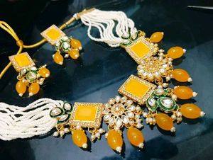 Two Jewellery Set Are Available
