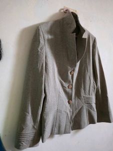 Structured Blazer wid Unique Pleat Details