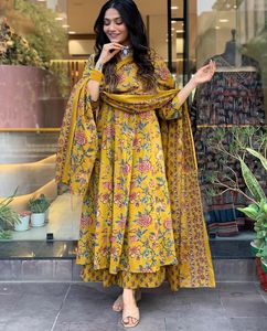 Elegant Floral Kurta Set