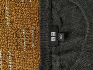 UNIQLO GRAPHITE GREY KNIT SWEATER