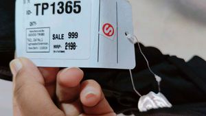 🕸 Lace-Up Goth-inspo Crop Top