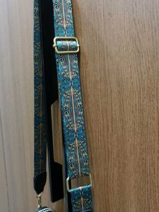 Diva Dale Sling Bag