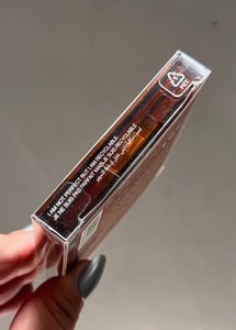 Huda Beauty Obsession Pallete :- Caramel
