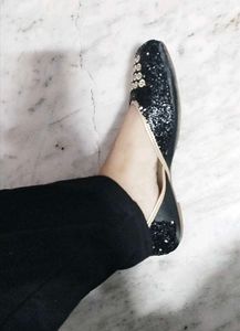 Black Embellished Juttis
