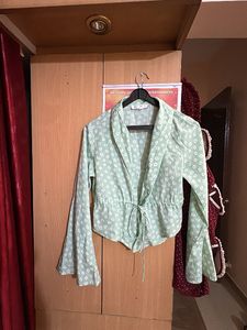 Floral Print front open tie-up shrug