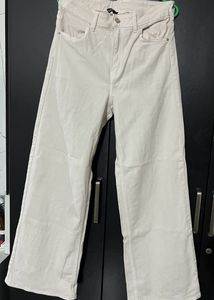 H&M White Flared Jeans 🤍