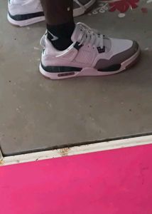 Jordan Low Top Sneakers