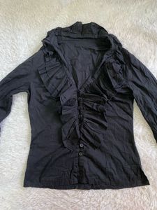 Y2K fitted Ruffled Black Top