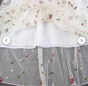 Forever 21 Floral Embroidery 🪡 Off White Skirt