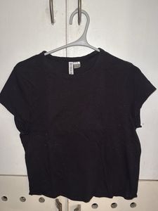 Black Cropped Tee - Divided