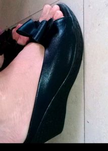 Black Wedges