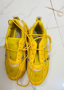 Yellow Shoes 🪼