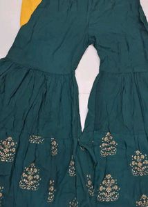 Kurti Ka 2 Pes H Plaza K Sath