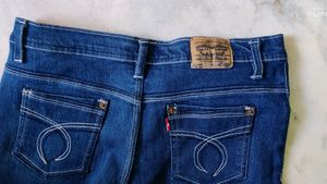 Women Relax Fit Capri Jeans