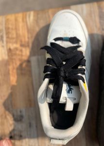 Red Tap  Sneakers 👟  with orignal Box 📦