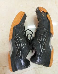 BADMINTON SHOES
