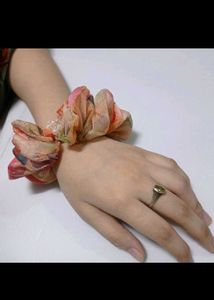 A Very Nice Beads Scrunchies