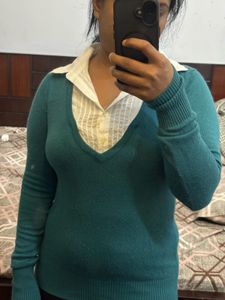 Teal V-Neck light Sweater with detachable Koler