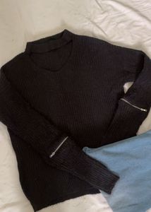 V Neck With Chockar Pattern Top