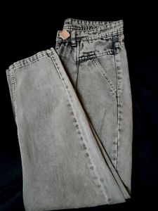Women  Fade Relaxed Tapered Mom Jea