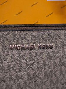 Michael Kors Bag comes with premium packaging