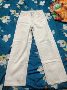 white  Jeans