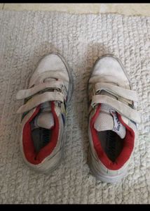 Ye White Shoes Hai