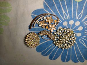 Vintage Brooch Set