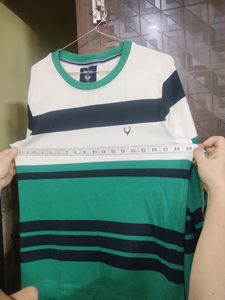 Mens Pullover like New No Flaw